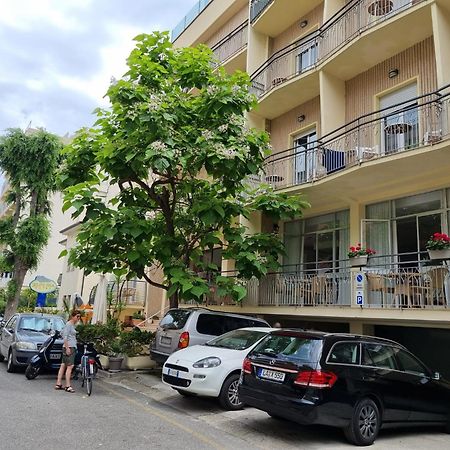 Hotel Esperia Каттолика Экстерьер фото