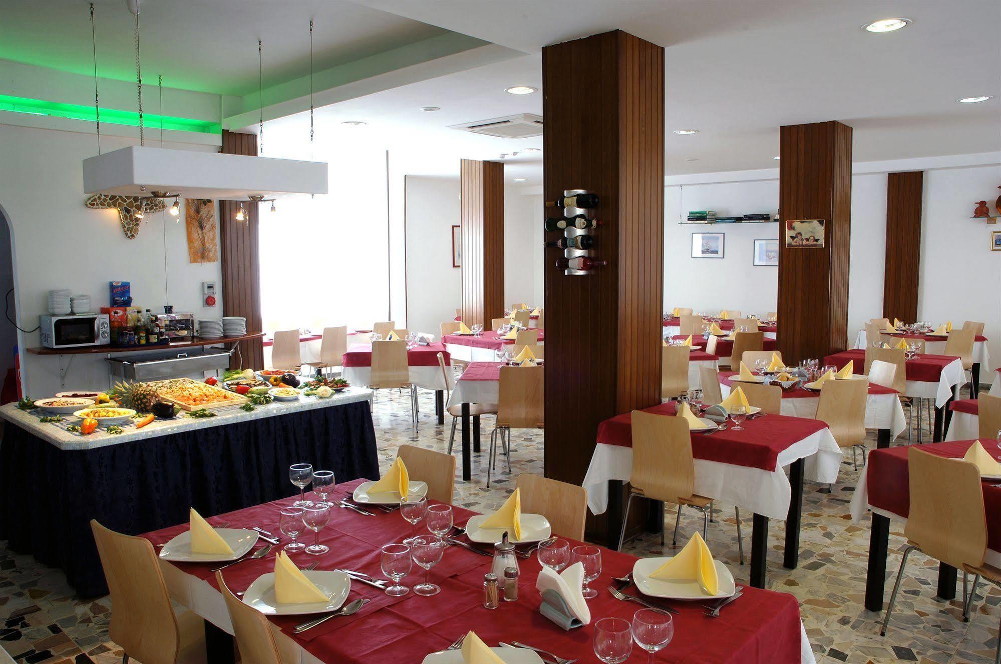 Hotel Esperia Каттолика Экстерьер фото