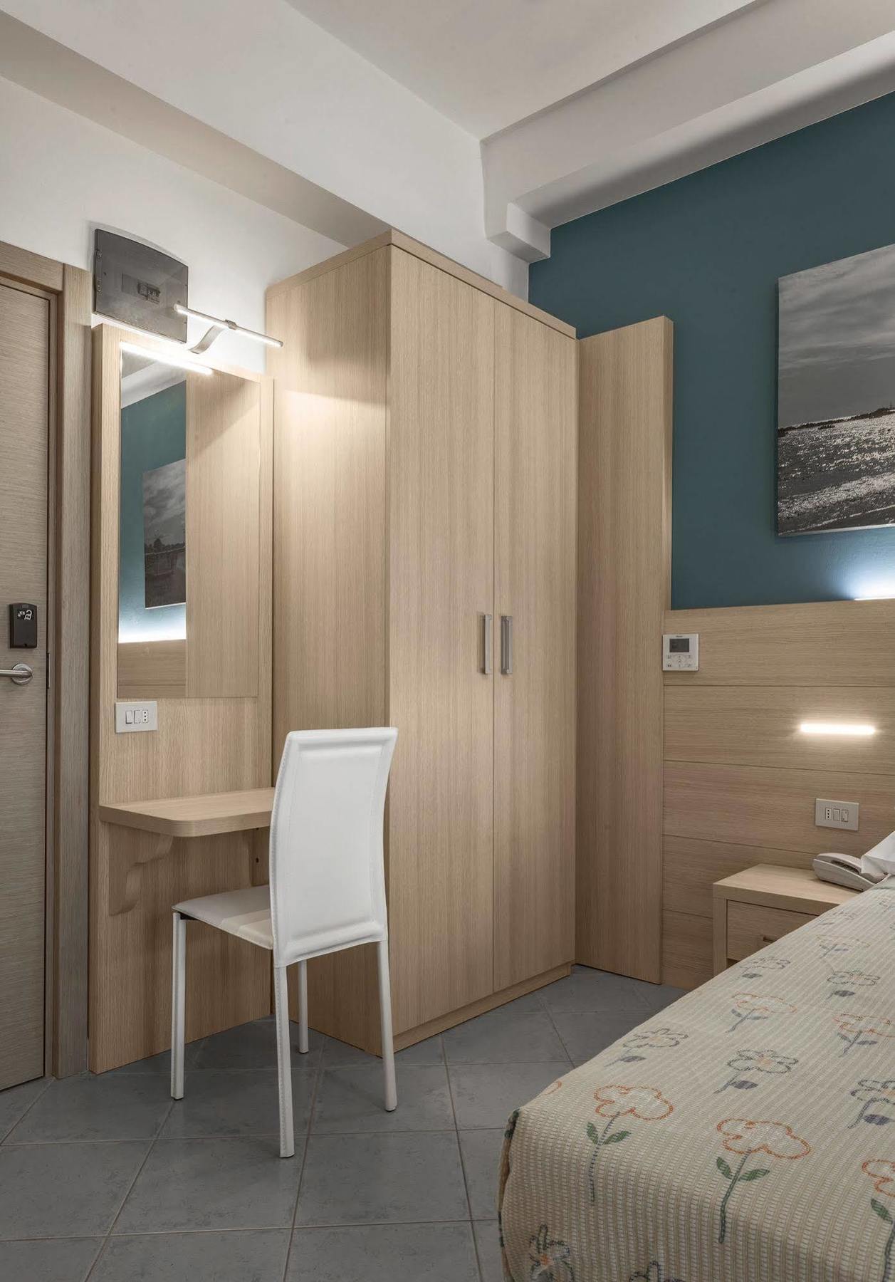 Hotel Esperia Каттолика Экстерьер фото