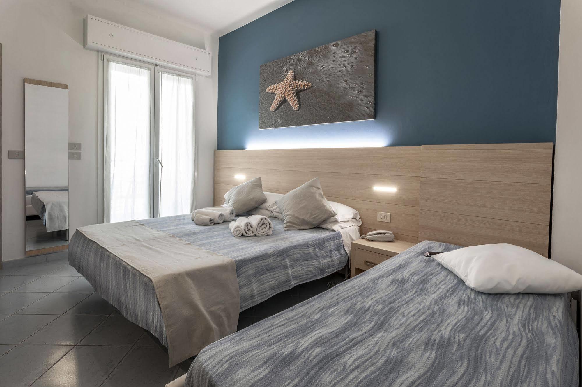 Hotel Esperia Каттолика Экстерьер фото