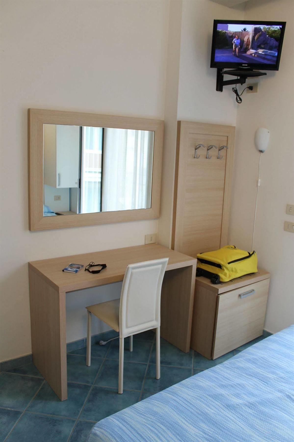 Hotel Esperia Каттолика Экстерьер фото