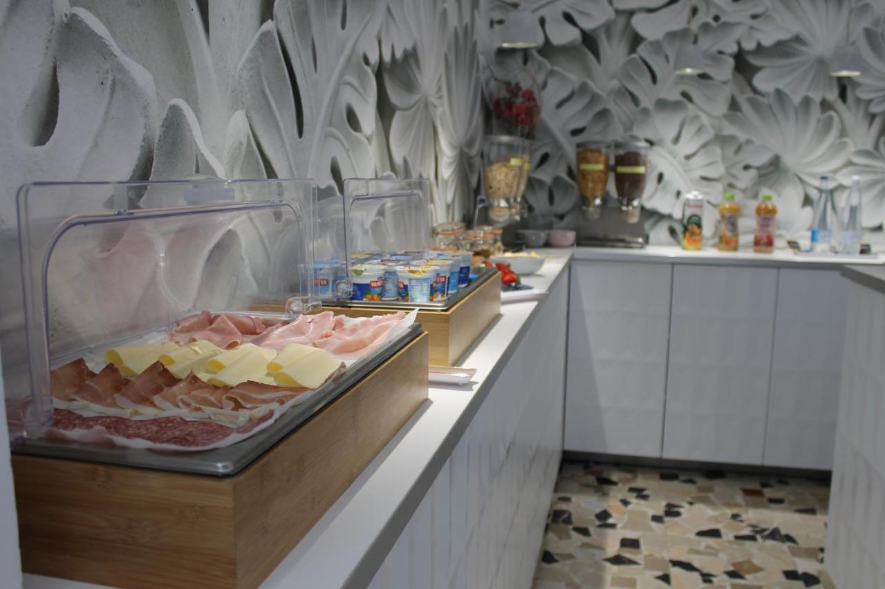 Hotel Esperia Каттолика Экстерьер фото